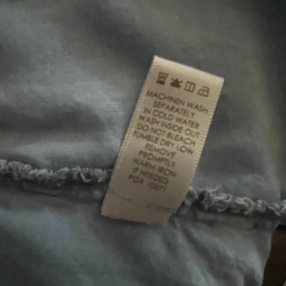 Chambrai ~ Soft & comfortable lightweight Chambray Denim Top, Size L… 💙￼ - Picture 3 of 7